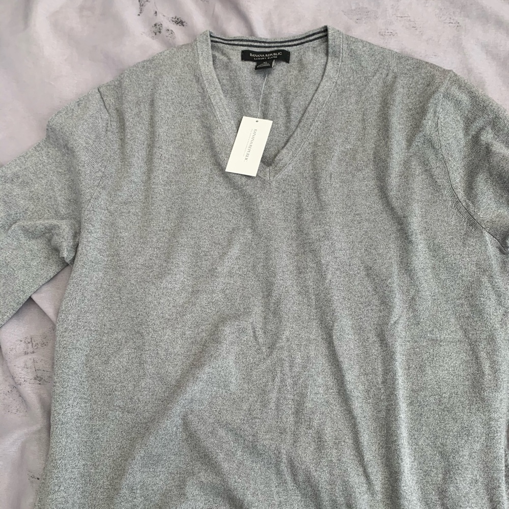 Men’s v neck sweater